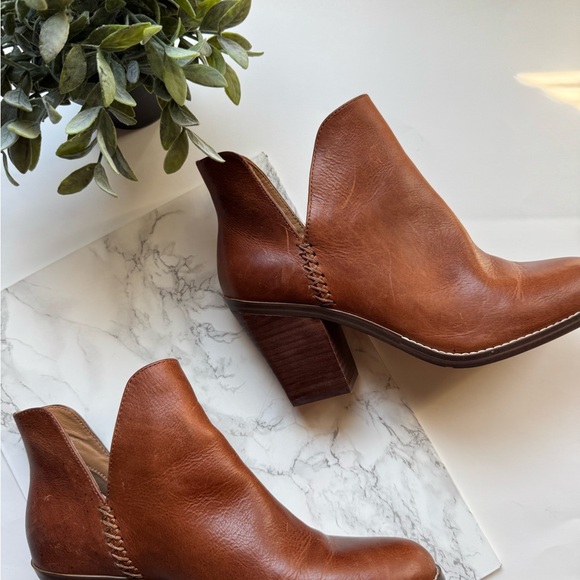 Crown Vintage Firiat Bootie size 9 Color Cognac NWOT - Picture 6 of 12